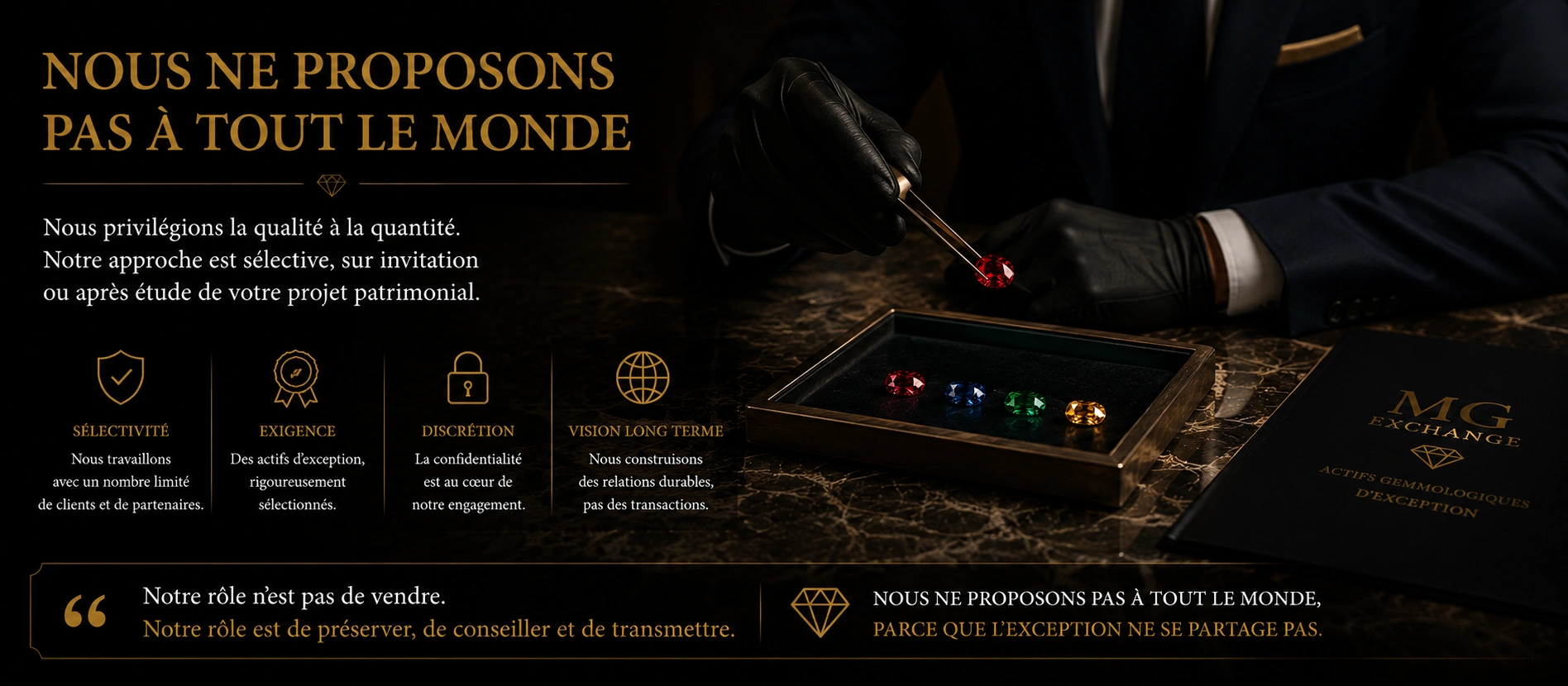 Expert en pierres précieuses examinant un rubis naturel sur fond sombre, illustrant une approche sélective et confidentielle dédiée aux actifs gemmologiques d'exception.